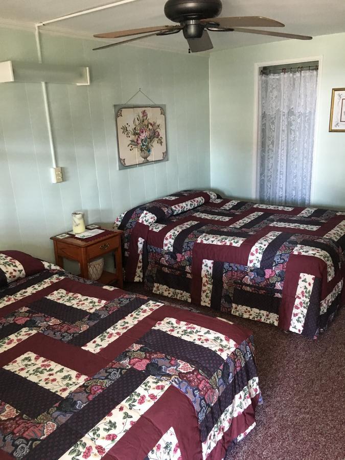 Crosswinds Motel *
